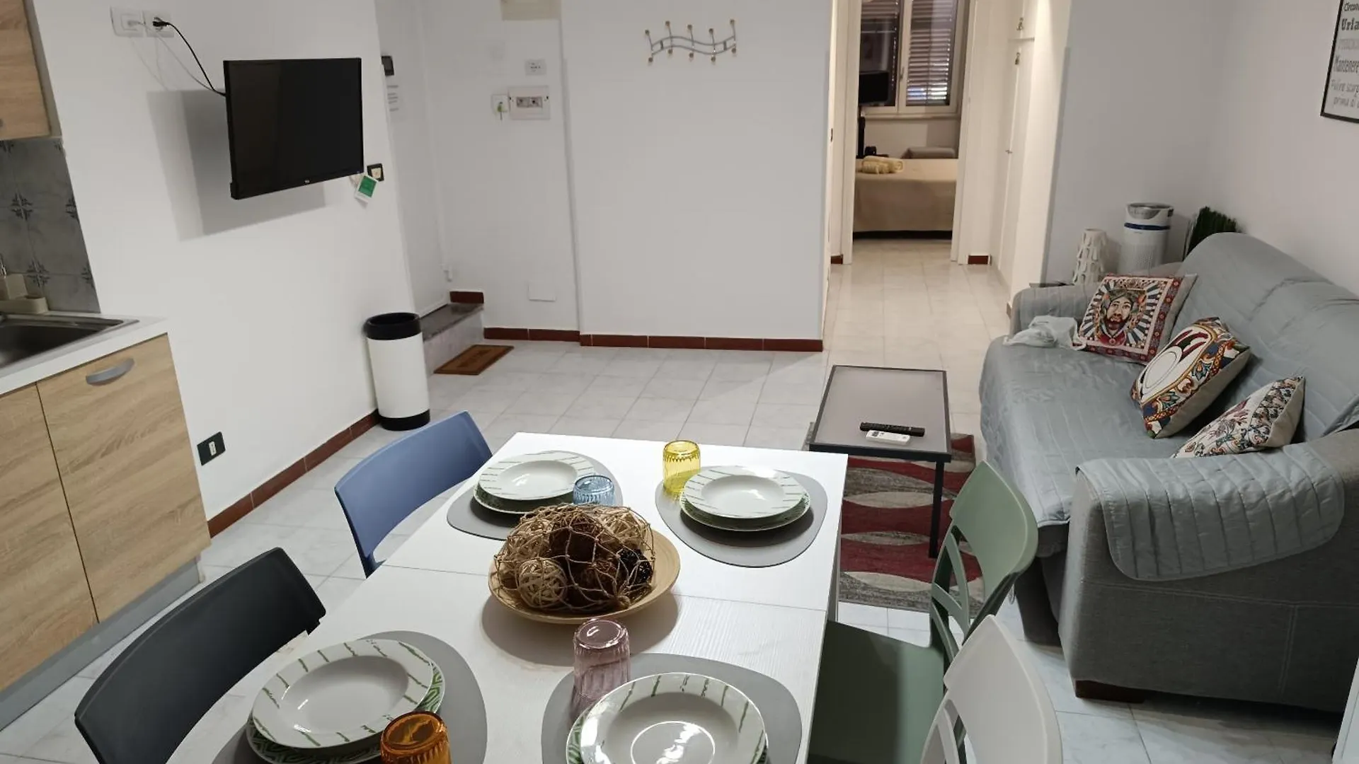 Apartment Albergaira Holiday House - Casa Vacanze Palermo Italy